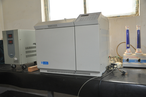 試驗(yàn)設(shè)備